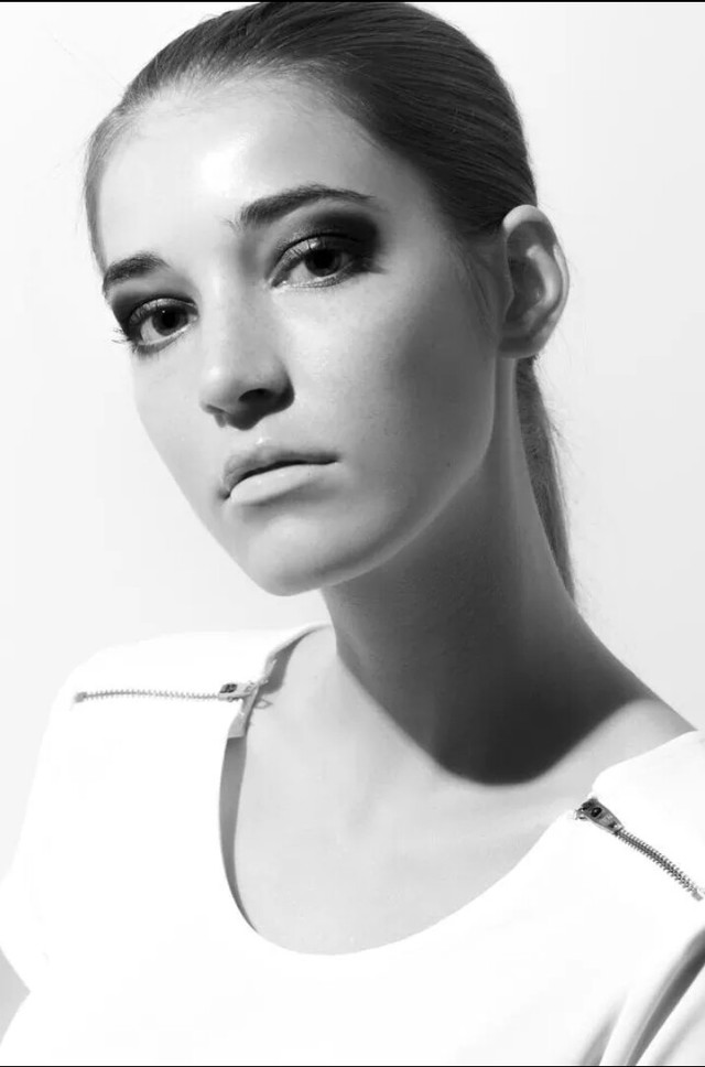 Hair: Nikki Nicole Photography: Francisco Rojas Mua: Andrea Pascalau Model: Ciena(Ohlsson Model Management)