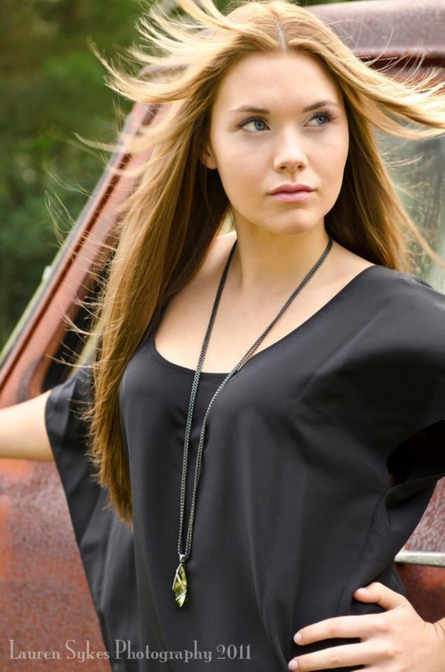 Photo Lauren Sykes, hair Juliana Koutouzakis, MUA Cassandra LaMarca, model Lizzy Dyson 