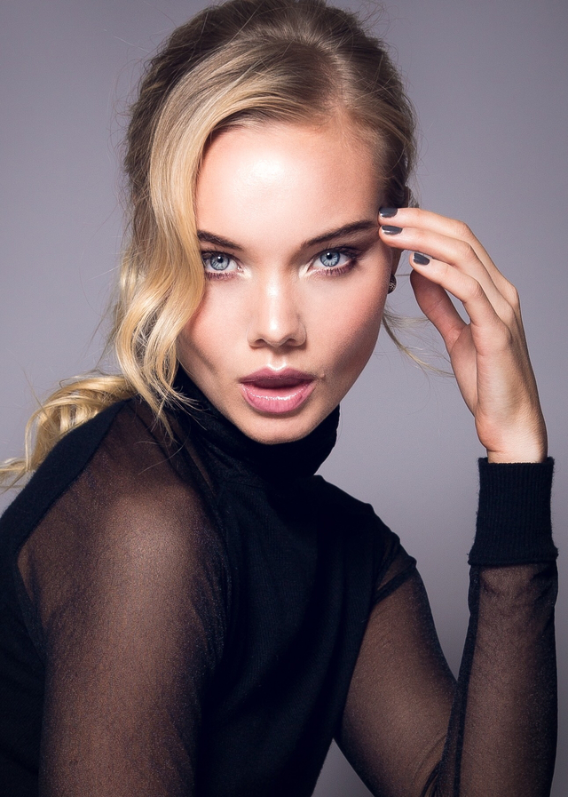 Photographer: Tiziano Lugli
MUA: Hayley Kassel
Model: Ada Martini (TwoModelsWomen)
Hair: Sylvia J Stankowski
Hair Products by VoCê
Styling Tool by EnzoMilano
