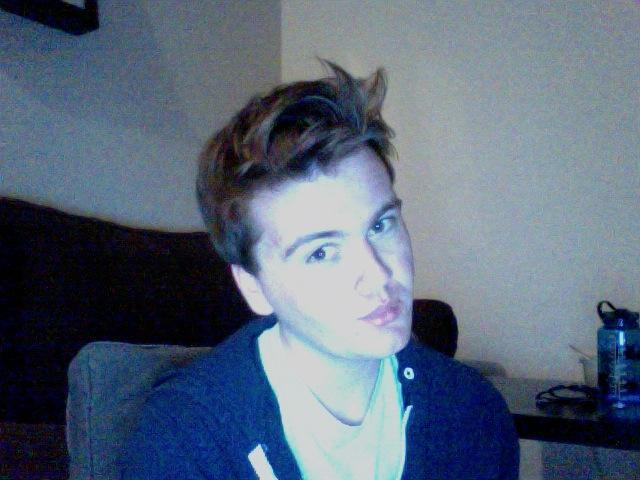 Bright flash and messy style 