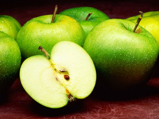 Genetically Altered Apples Don't Brown