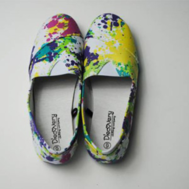Discovery-Clothing-Flats