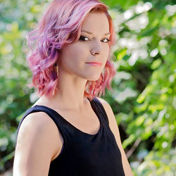 Re sized 73df0478a06e93f4bdca nichole pink hair no logo
