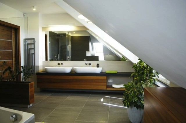 111- attic bedroom16