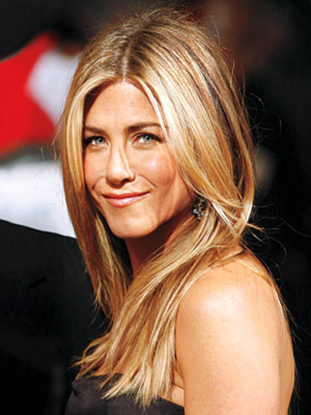 061709-aniston-300x400