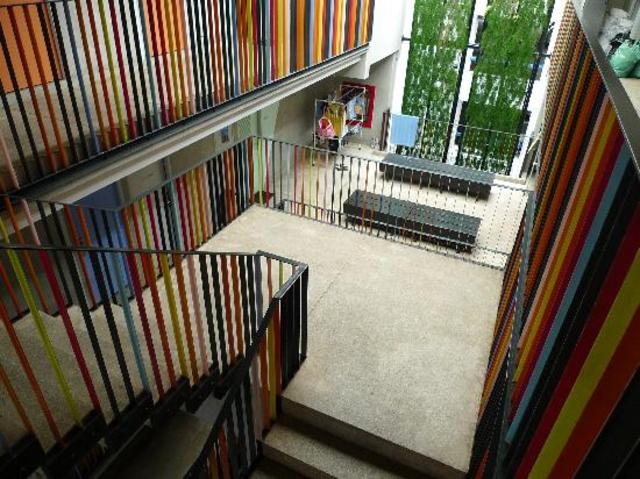 caption-1