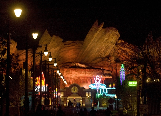 cars-land-at-night-js_