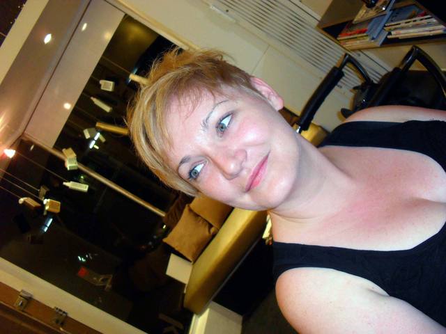 BRUNETTE TO BLONDE IN ONE EASY STEP! YAY REVLON COLOUR REMOVER