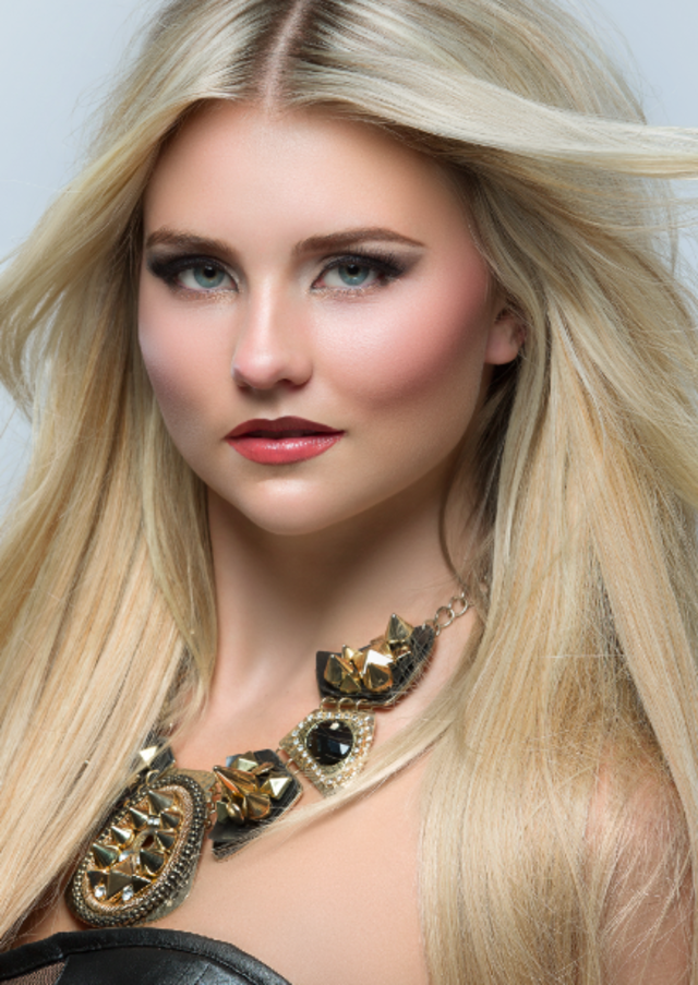HAIR & MAKEUP: SHERRI JESSEE, PHOTO: NATHAN MAYS