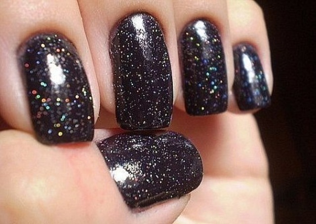 Azatures-black-diamond-nail-polish