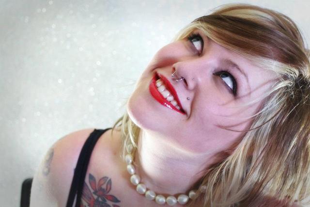 Abby model Cut Color