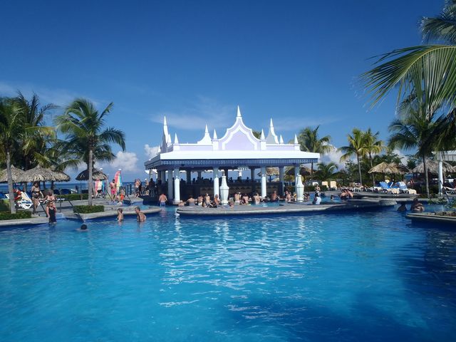 JAMAICAN STYLING NOV 2012 - BEAUTIFUL SUN, SAND, ARCHITECTURE, PEOPLE + LIFESTYLE