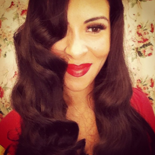 Retro waves with a clipless curling iron