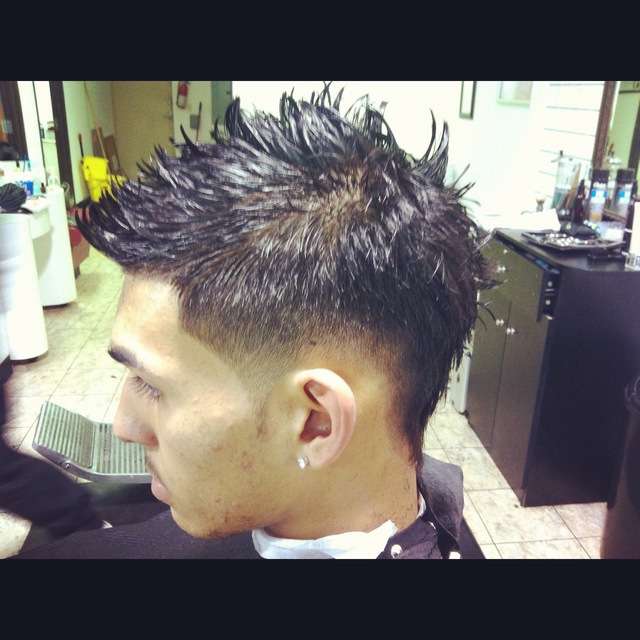 Mens Frohawk Textured Haircut. 