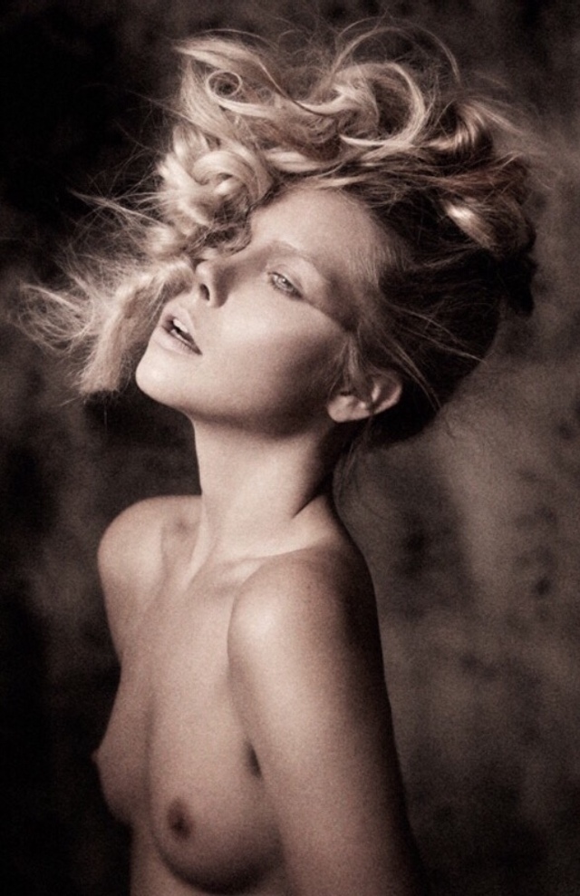 HAIR: KATE REID, MAKEUP MELANIE BURNICLE, PHOTOGRAPHY AMBER TOMS, MODEL IVANA