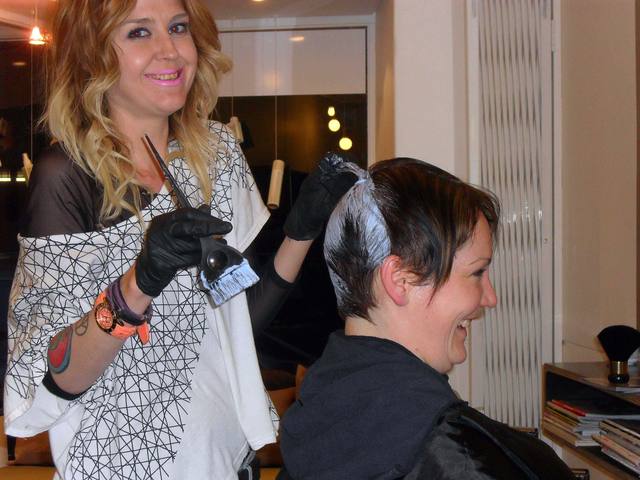 BRUNETTE TO BLONDE IN ONE EASY STEP! YAY REVLON COLOUR REMOVER