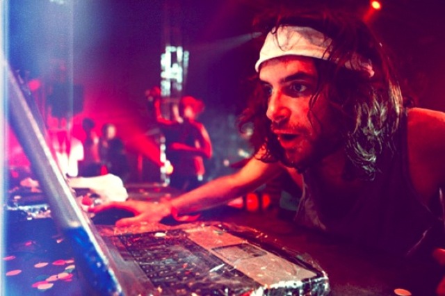 girl talk speaks about djing