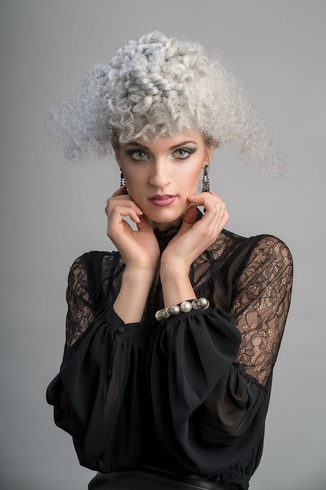 Dark Princess by @gabirevellesehair