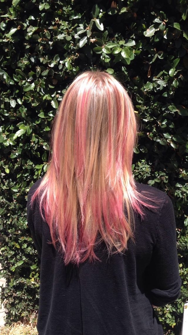 Blonde and pink highlights blo