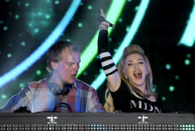 20120325-pictures-madonna-ultra-music-festival-miami-avicii-18