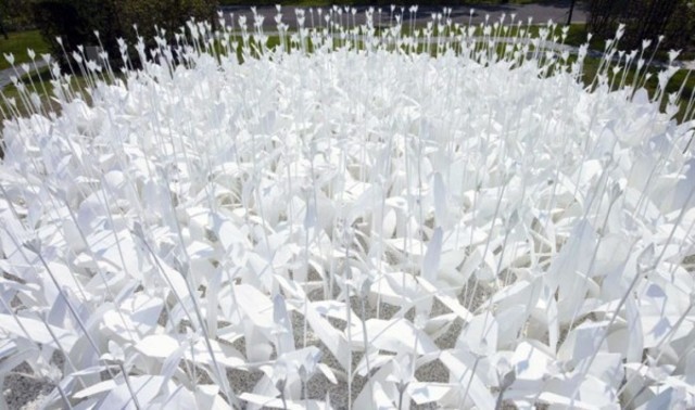 anoukvogelfoldingforpeace-3-600x354