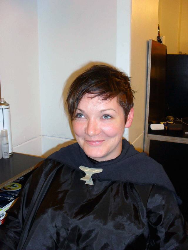 BRUNETTE TO BLONDE IN ONE EASY STEP! YAY REVLON COLOUR REMOVER