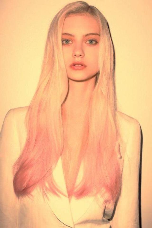 Balliage blonde and pink