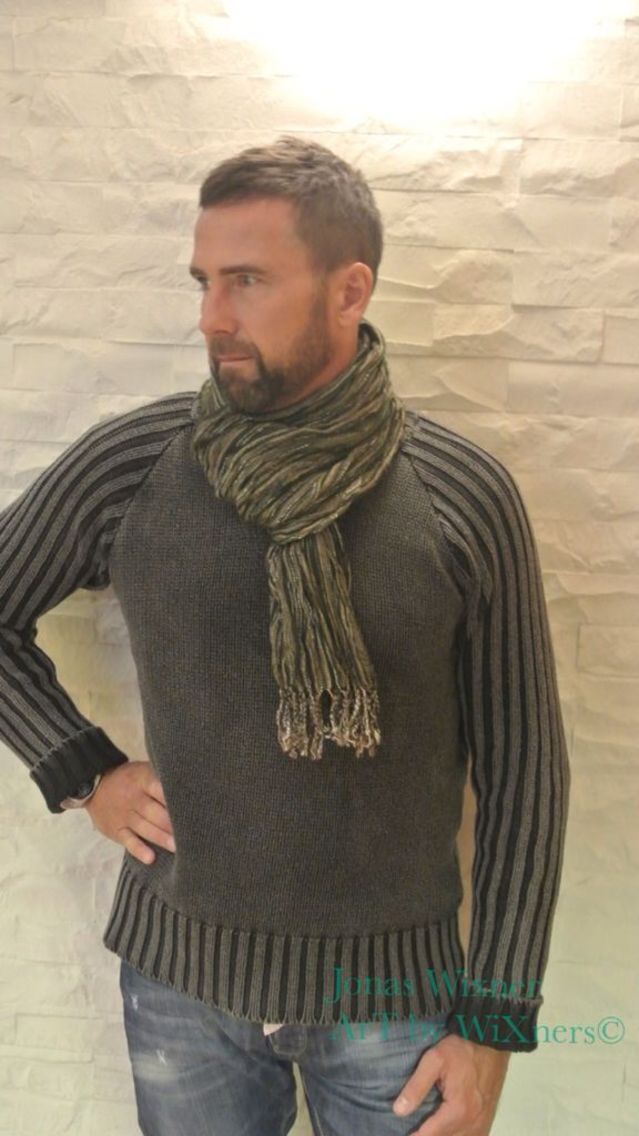 Beard and short hair 90'