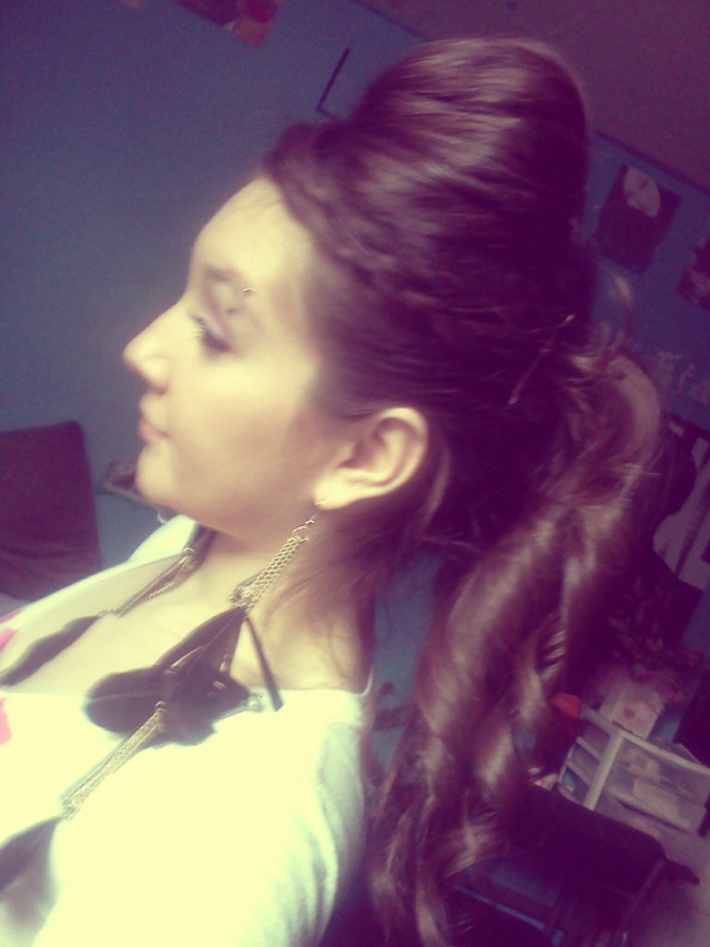 Curled pony tail