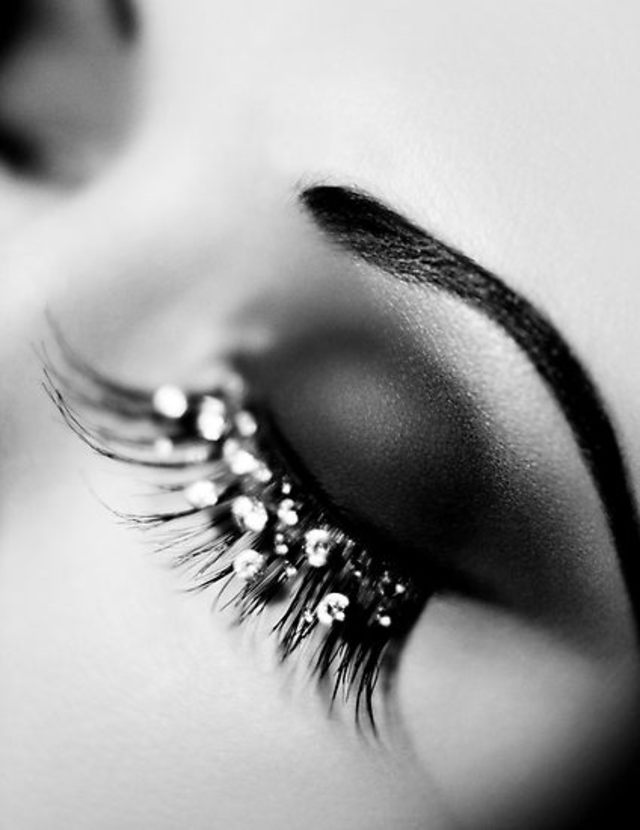 Diamond Lashes Bangstyle.com
