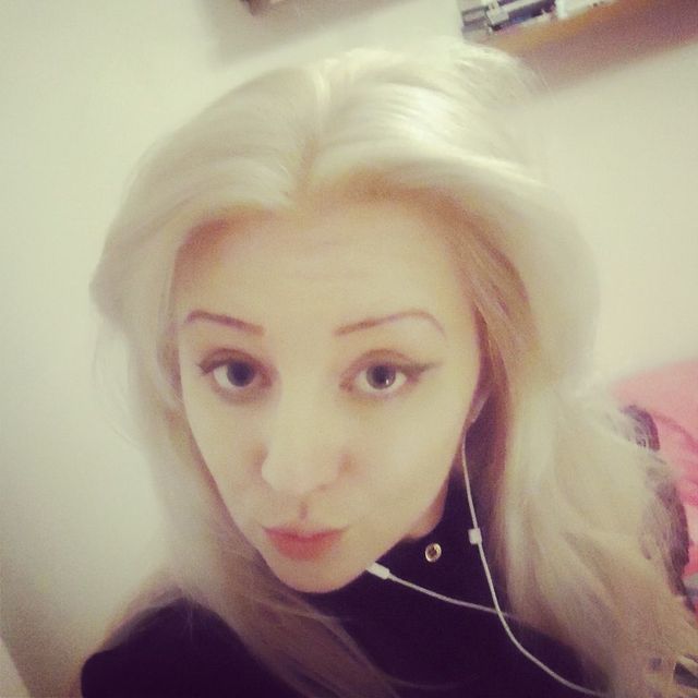 Full Head High-Lift Blonde and Half Head Chunky Bleach Highlights 