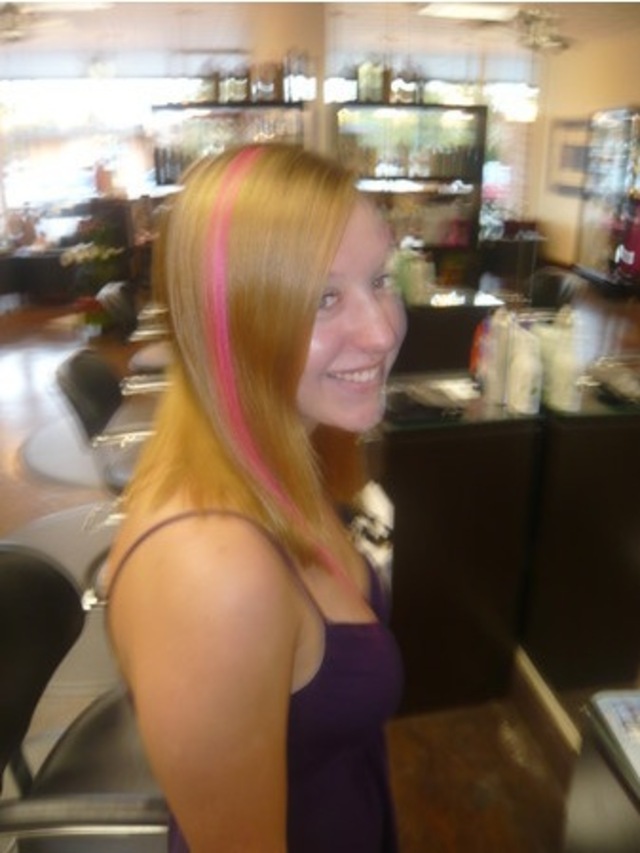 Girl Pink Hair Bangstyle