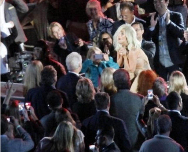 Lady Gaga Clinton Bangstyle