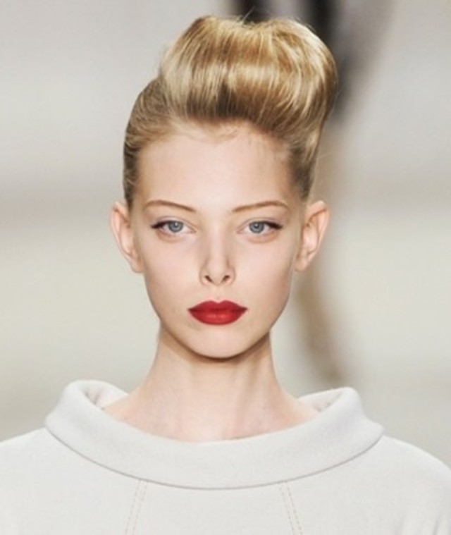 Lipstick-Tip-Go-Matte-Without-Looking-Chapped_articleimage