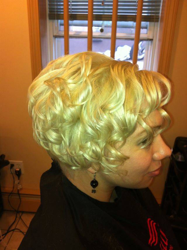 Marilyn blonde! 