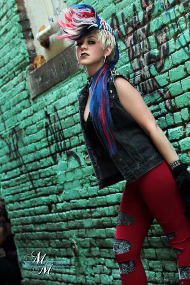 Mohawk pomp hybrid . very punk , with multicolor tail
