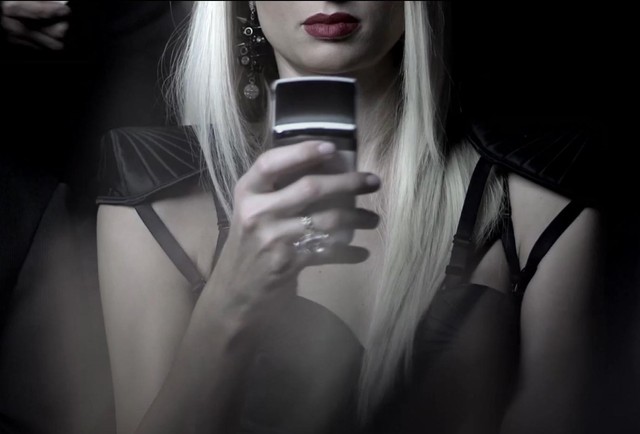 Paris-Hilton-Drunk-Text-ICanGiveYouHouse.com_