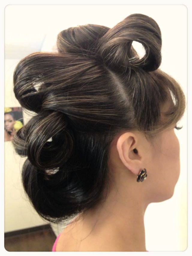 Pin-Up Style Up-Do