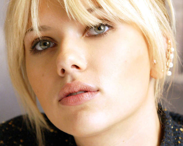 Scarlett_Johansson_0_1280_X_1024_Wallpaper