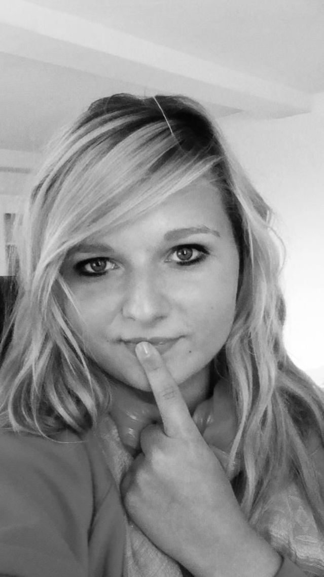 Surf-Rocking blondes 