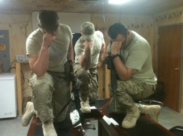 Tebowing Bangstyle.com2