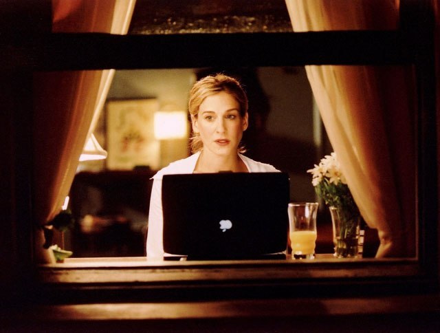 carrie-bradshaw-writing