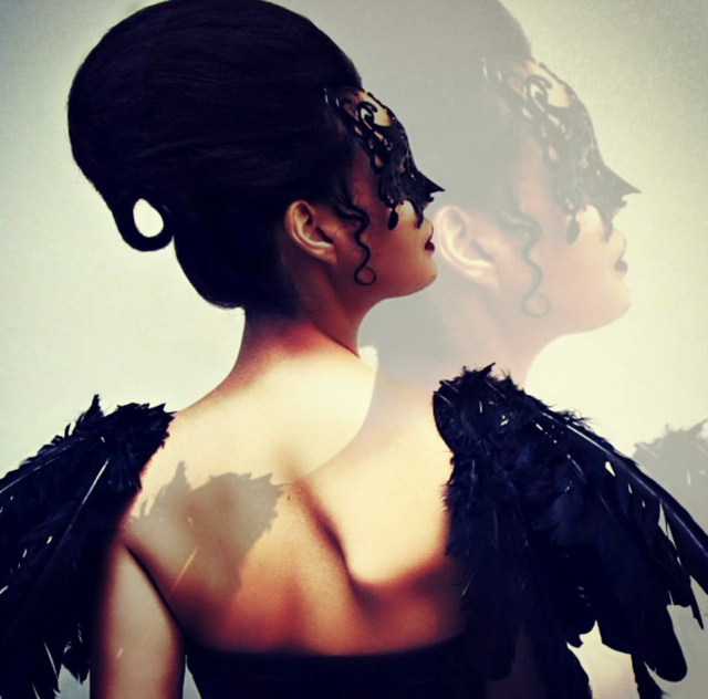 BLACK SWAN
