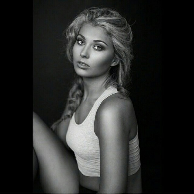 Hair: Nikki Nicole Mua: Jennifer Lauren Photography: Andrea Pascalau