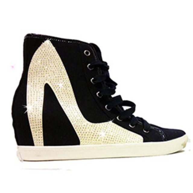Tiffany-Chimere-Sneaklettos-in-Black