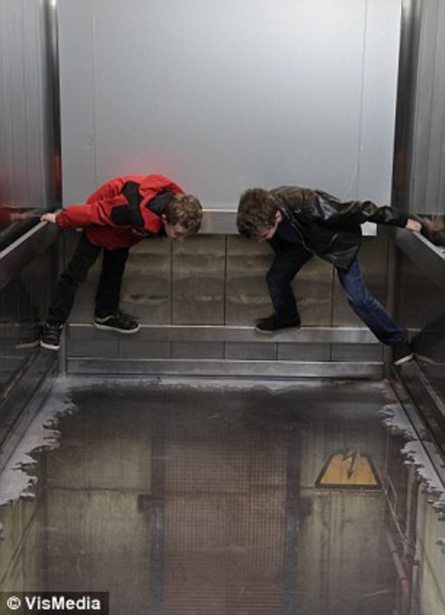 article-2101412-11BD2FC9000005DC-819_306x423