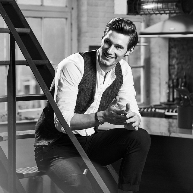 Re sized b2570bfa52d8cee1b2a6 1922 social model1 tease 1080x1080