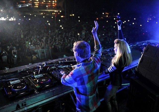 avicii_madonna_by_seth_browarnik_-_worldredeye