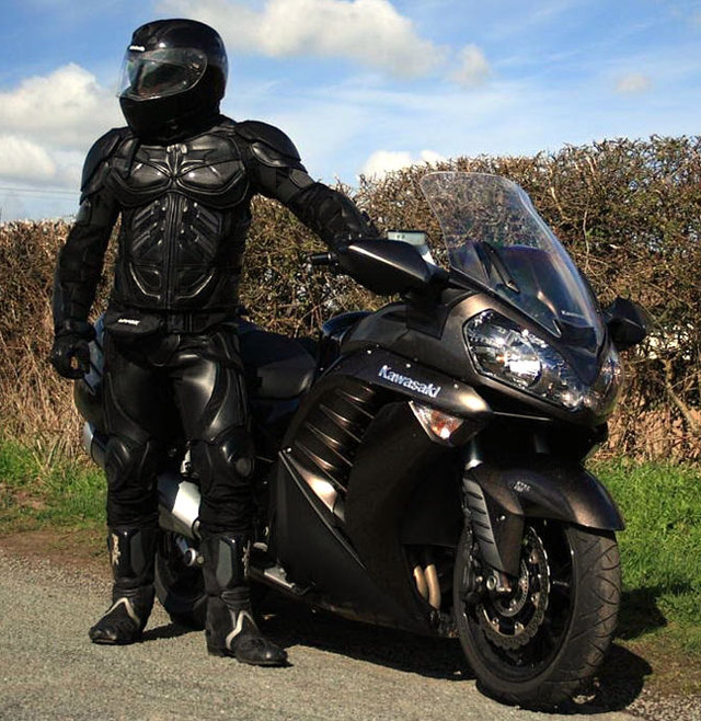 batman_motorcycle_660
