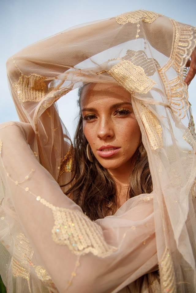 Gold dust woman